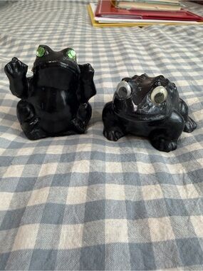 Vintage crafted hard back coal whimsical toads